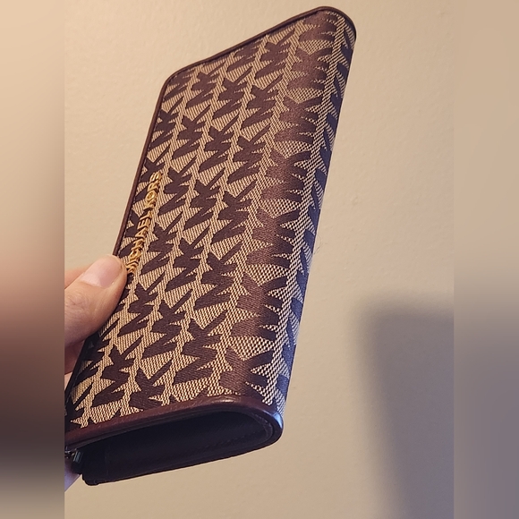 MICHAEL KORS WALLET - Picture 3 of 5